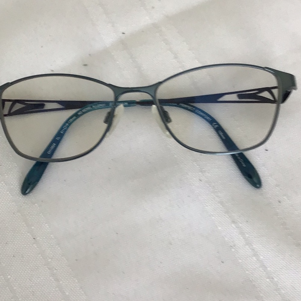Charmant B-titanium eye glass frame with lens can be removed
